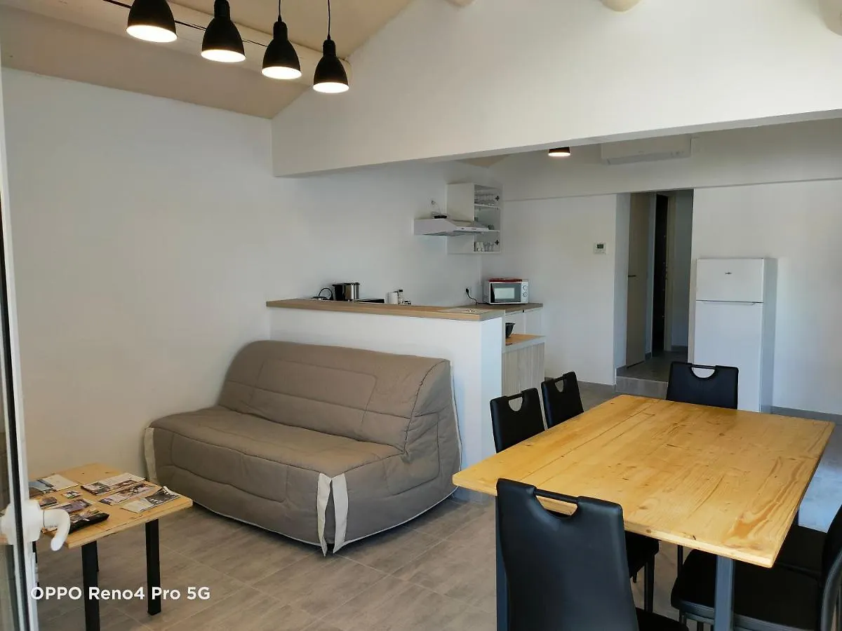 Domaines Des Confines Villa Monteux 0*,